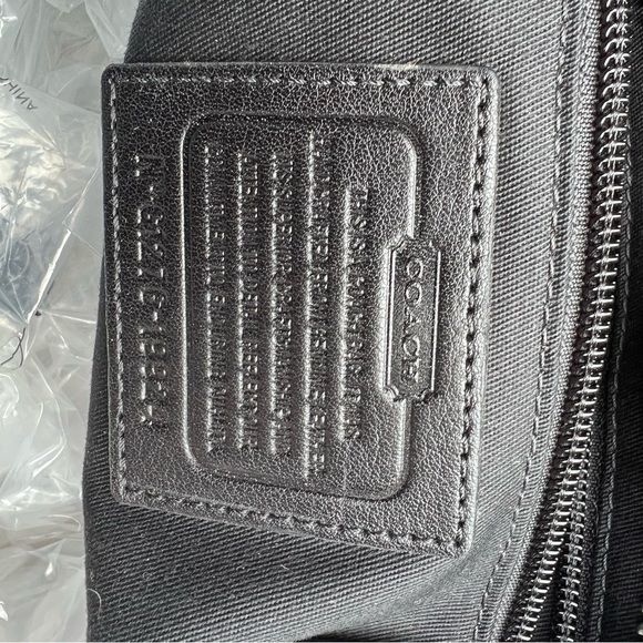 AUTHENTIC COACH LEGACY LEATHER LARGE TANNER TOTE smoke free enviroment - Picture 4 of 7